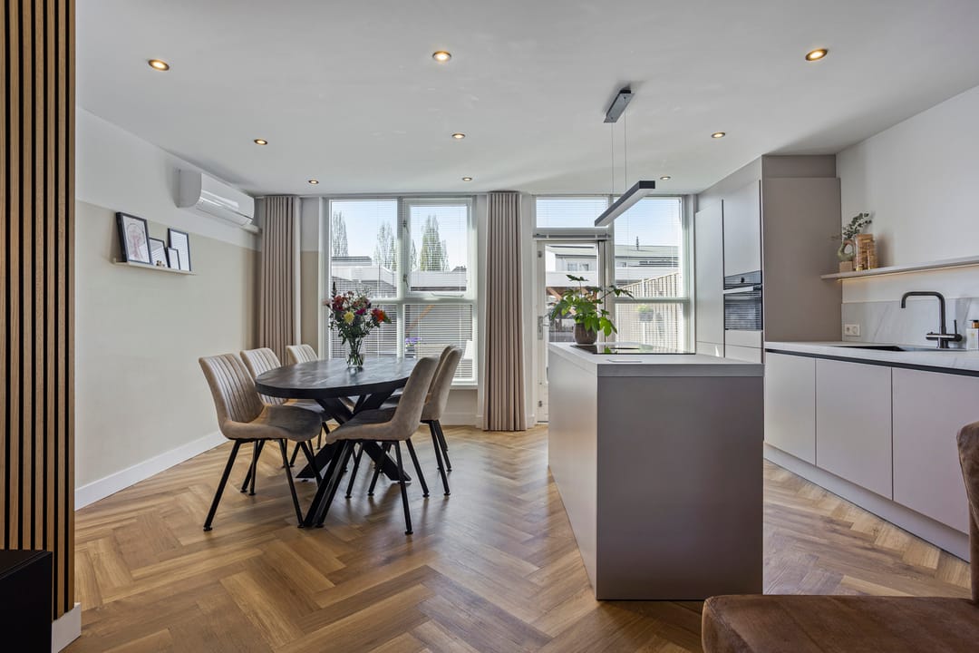 Photo 8 of Burgemeester van Lokvenstraat 52