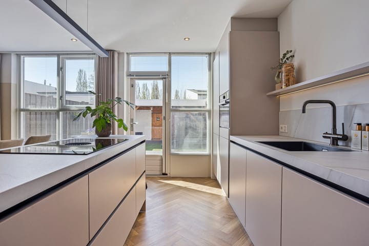 Foto 12 van Burgemeester van Lokvenstraat 52