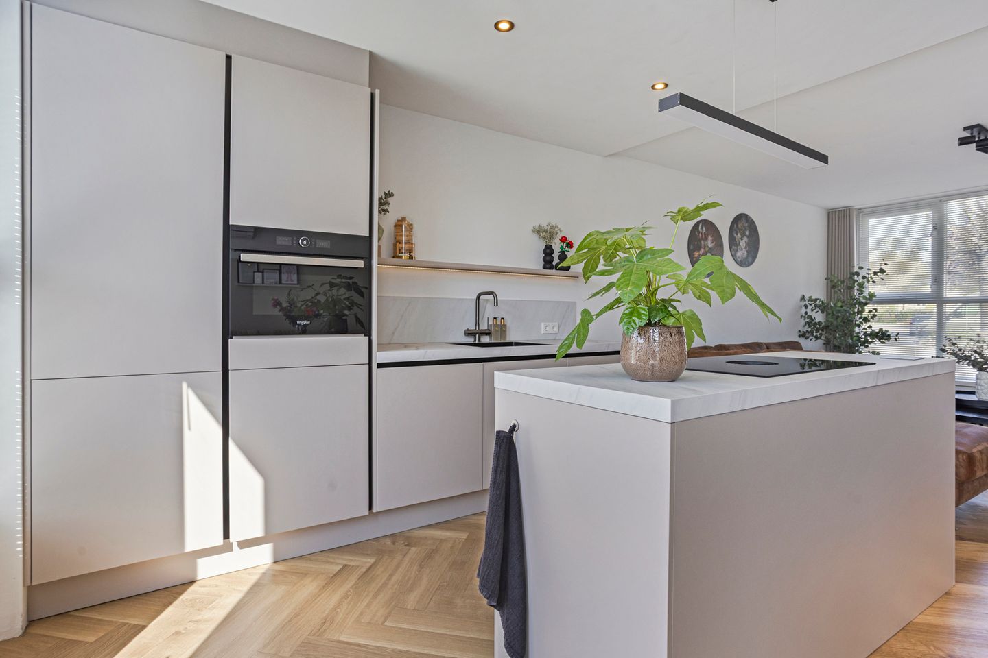 Photo 14 of Burgemeester van Lokvenstraat 52