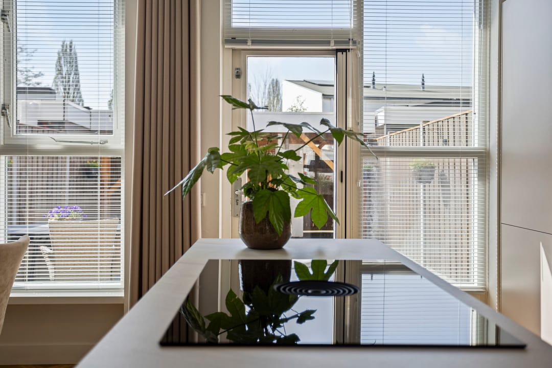 Photo 16 of Burgemeester van Lokvenstraat 52