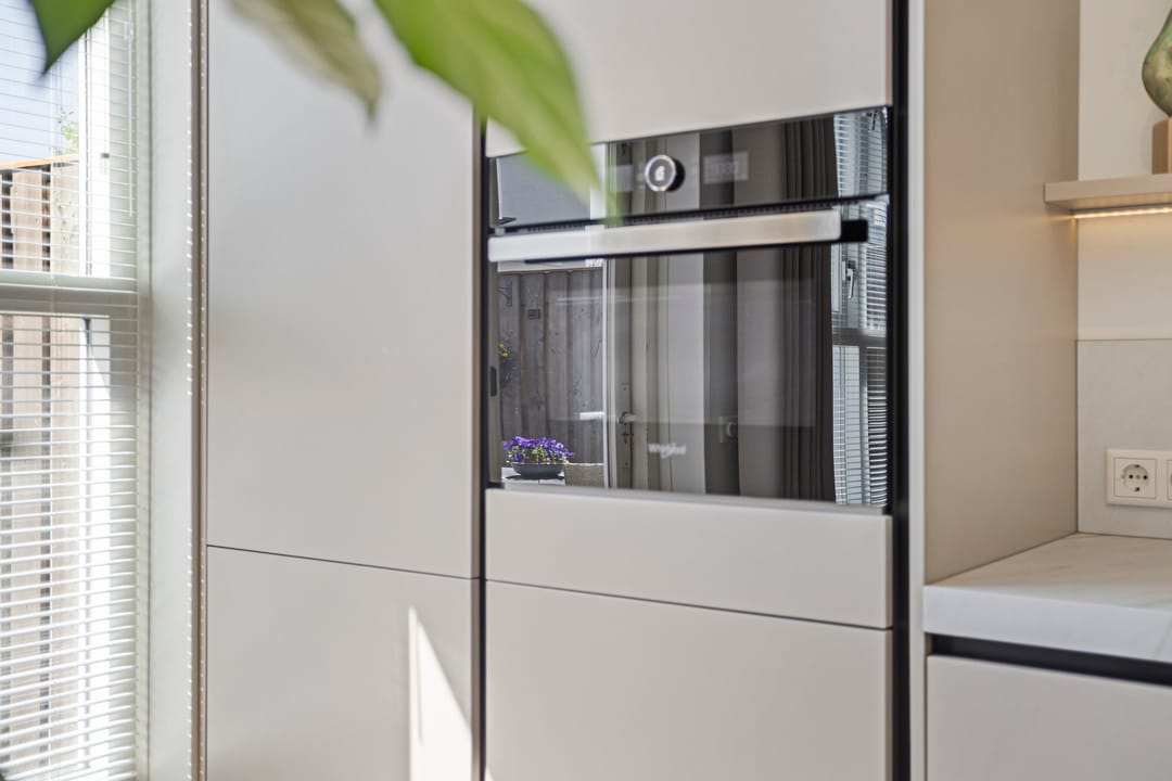 Photo 17 of Burgemeester van Lokvenstraat 52