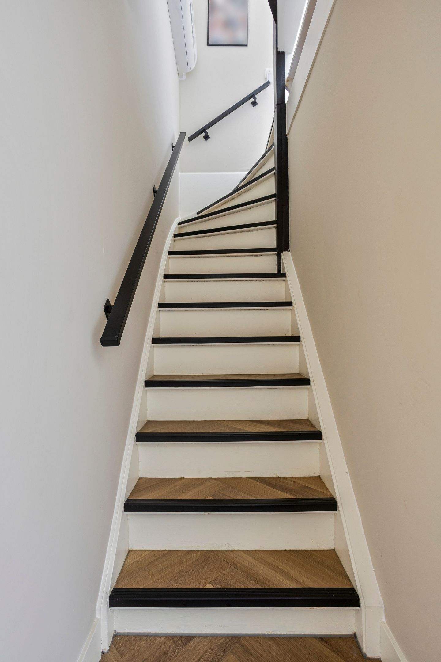 Photo 20 of Burgemeester van Lokvenstraat 52