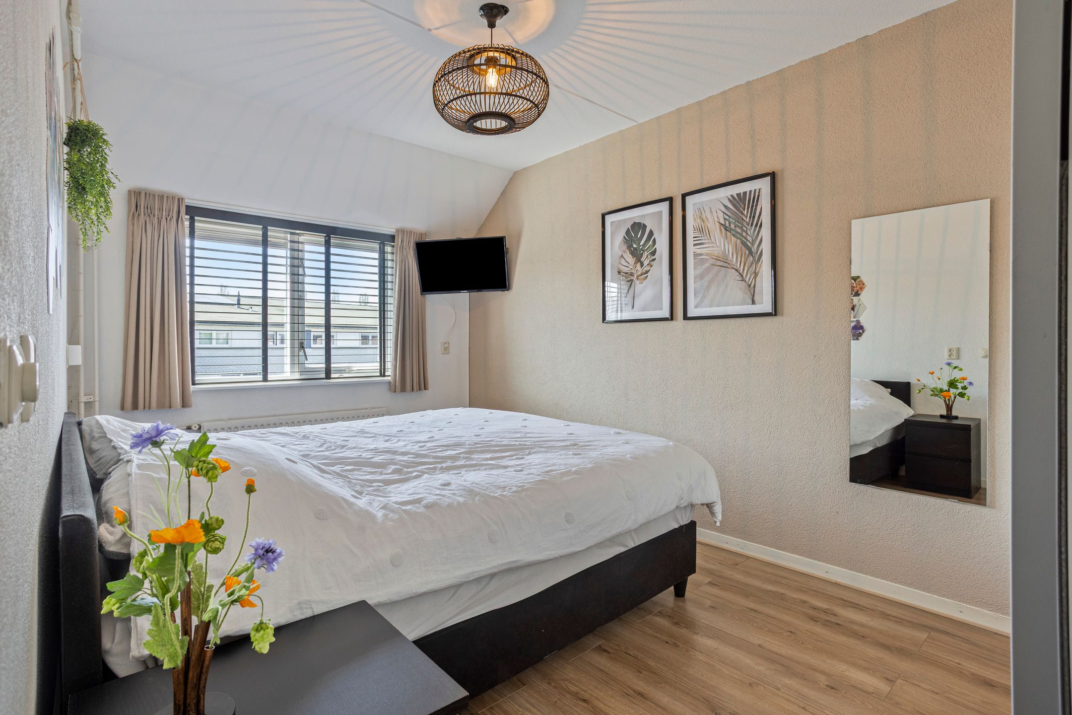 Photo 21 of Burgemeester van Lokvenstraat 52