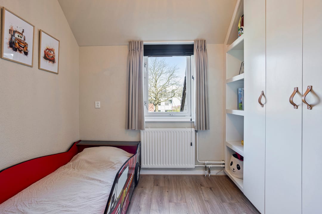 Photo 28 of Burgemeester van Lokvenstraat 52