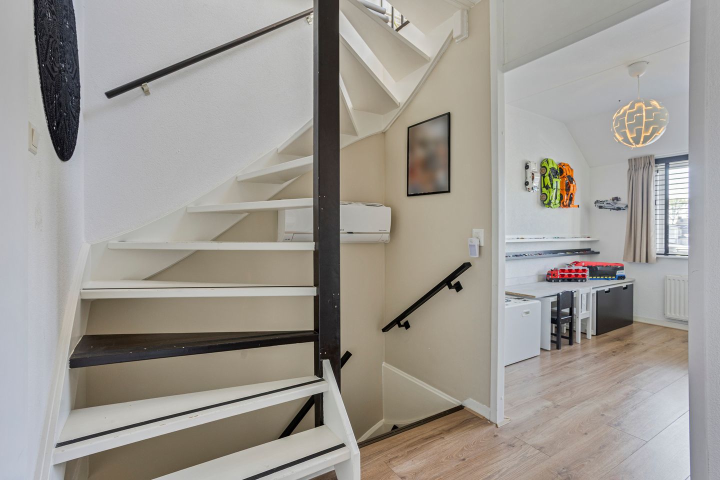 Photo 29 of Burgemeester van Lokvenstraat 52