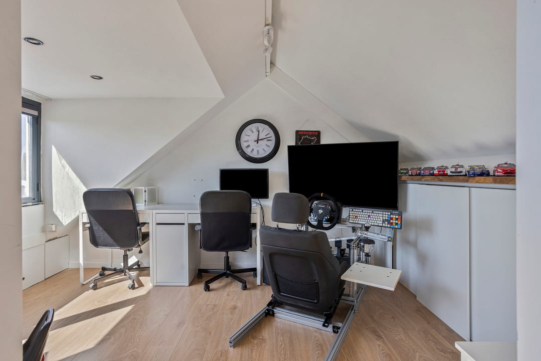 Photo 31 of Burgemeester van Lokvenstraat 52