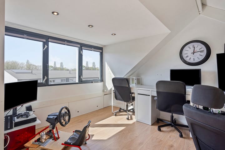 Foto 32 van Burgemeester van Lokvenstraat 52