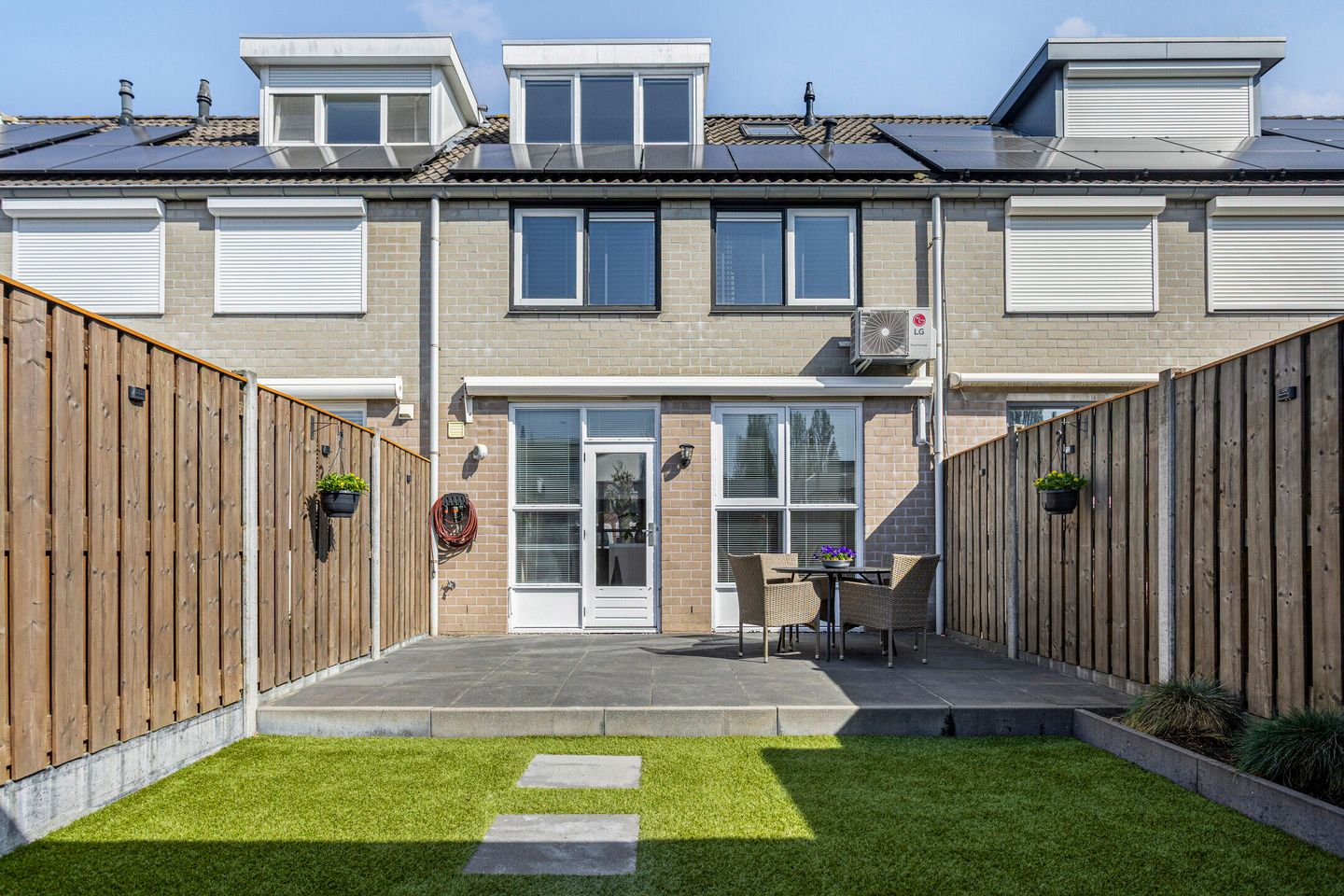 Photo 34 of Burgemeester van Lokvenstraat 52