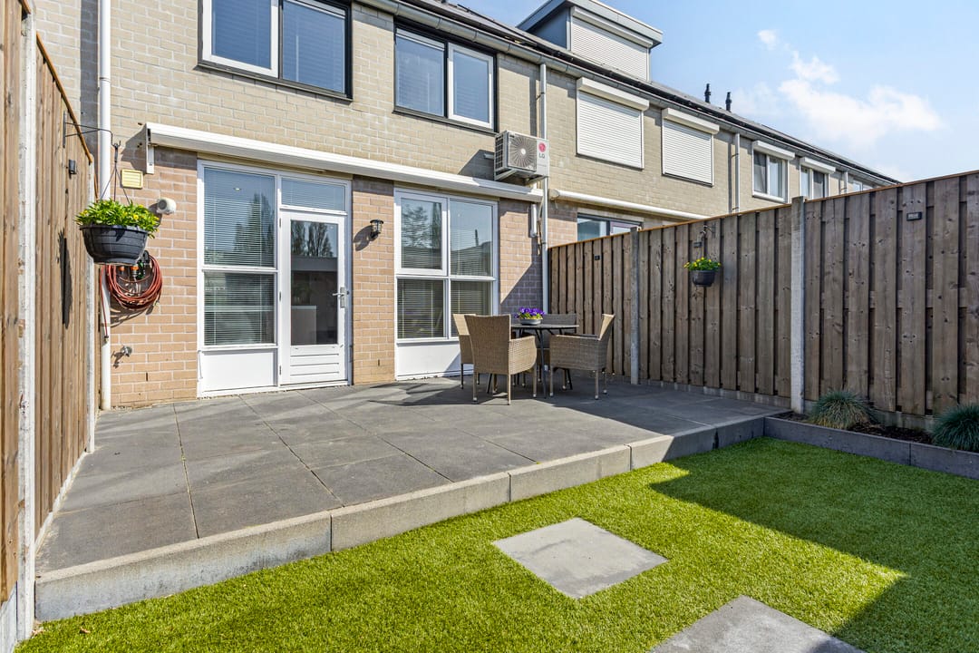 Photo 37 of Burgemeester van Lokvenstraat 52