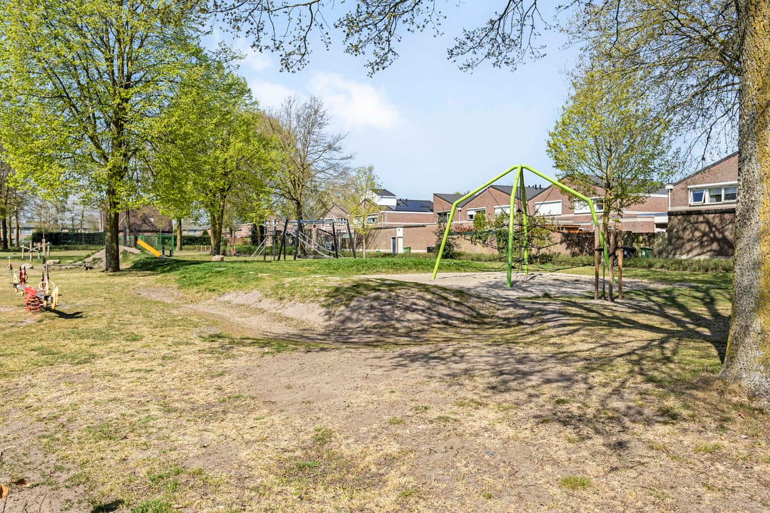 Photo 38 of Burgemeester van Lokvenstraat 52