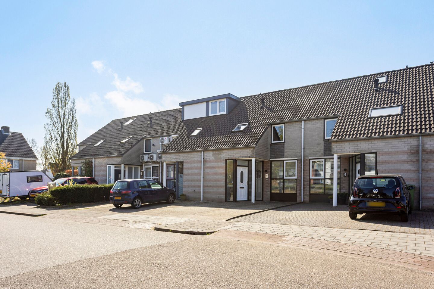 Photo 40 of Burgemeester van Lokvenstraat 52