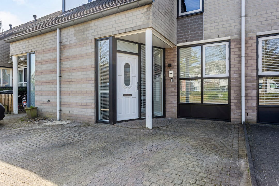 Photo 41 of Burgemeester van Lokvenstraat 52