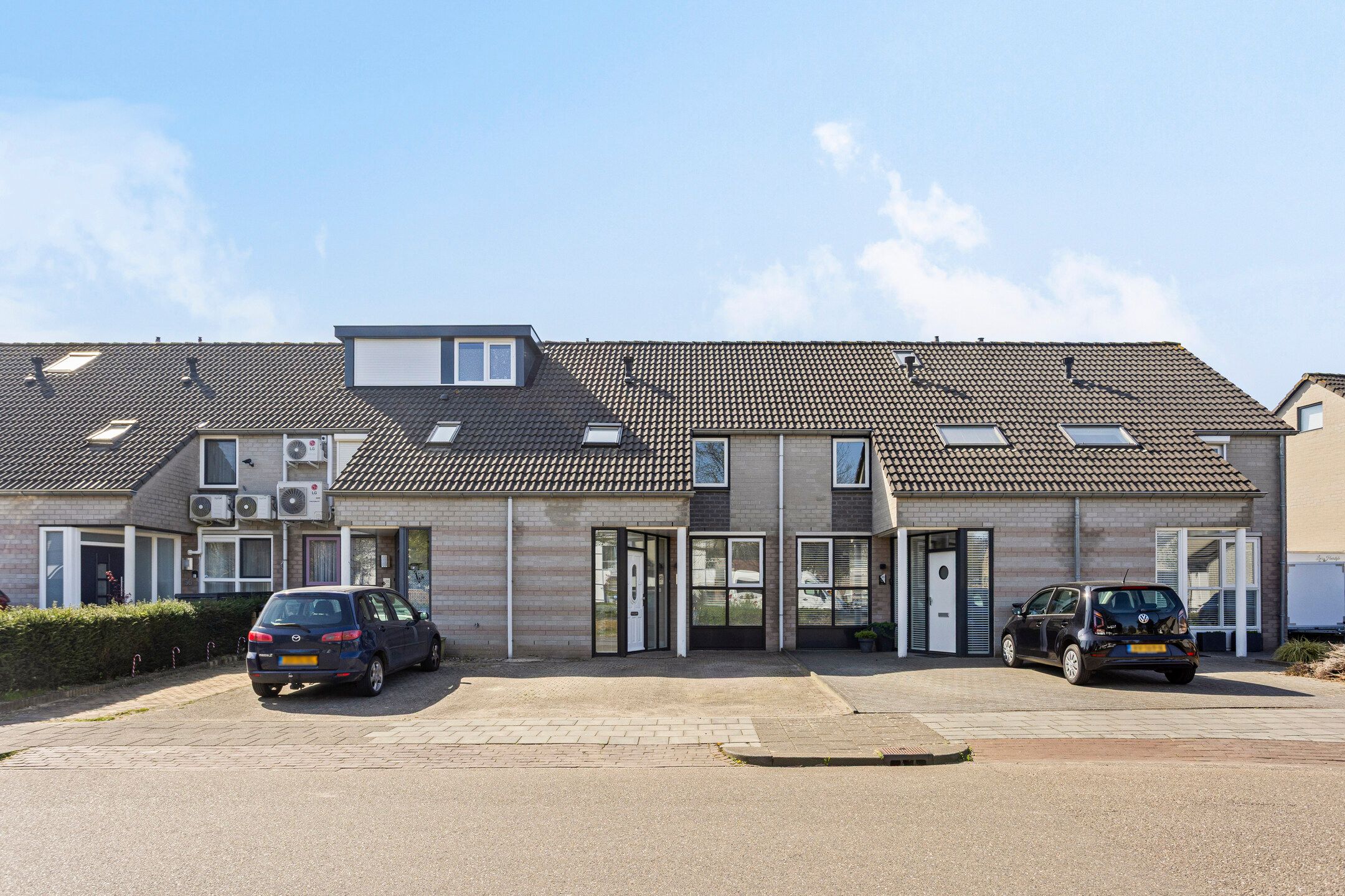 Photo 42 of Burgemeester van Lokvenstraat 52