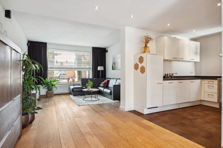 Photo 9 of Meester Schrauwenstraat 12