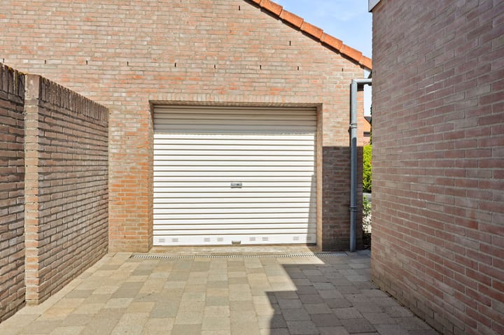 Photo 32 of Meester Schrauwenstraat 12