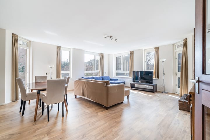 Foto 3 van Johan van Oldenbarneveltlaan 23-C