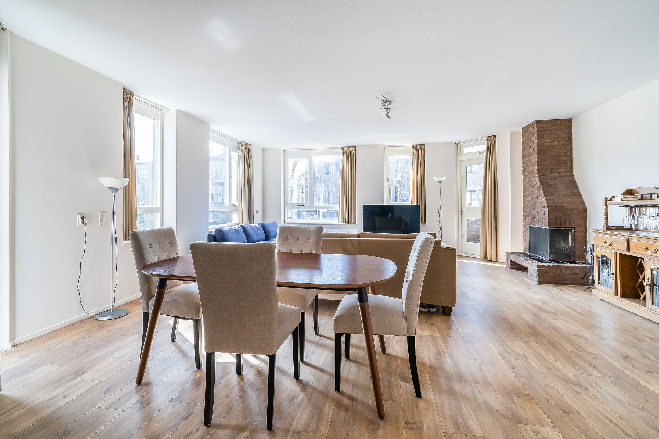 Photo 9 of Johan van Oldenbarneveltlaan 23-C