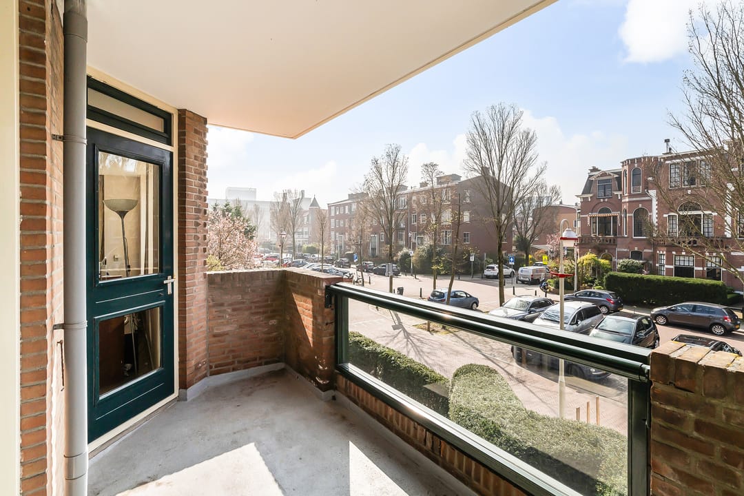 Photo 13 of Johan van Oldenbarneveltlaan 23-C