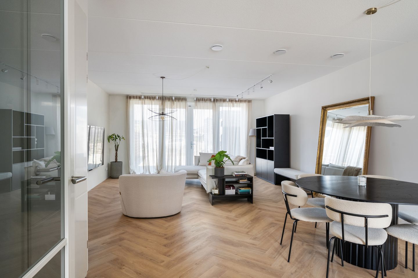 Photo 4 of Buckingham 32