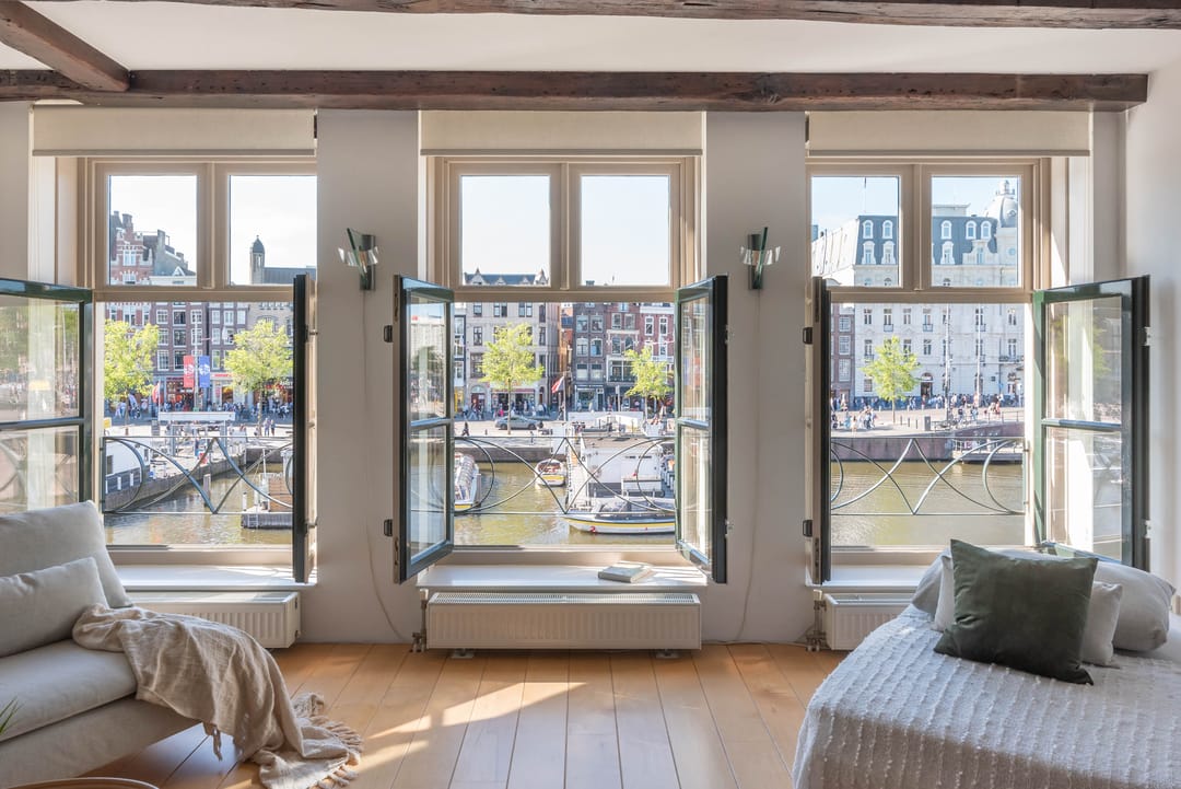 Photo 2 of Warmoesstraat 18-C