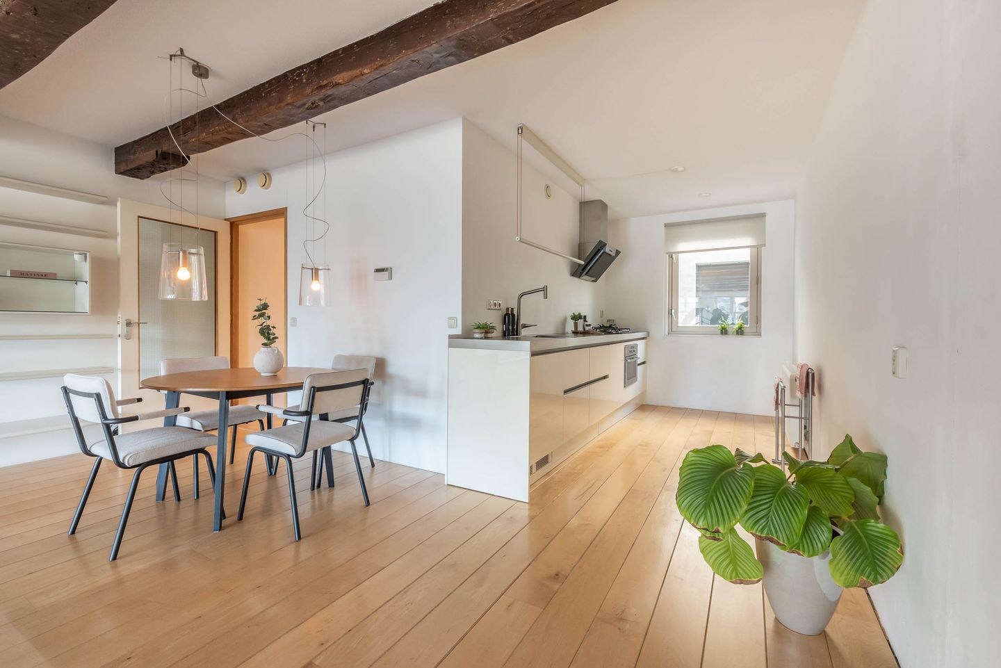 Photo 14 of Warmoesstraat 18-C