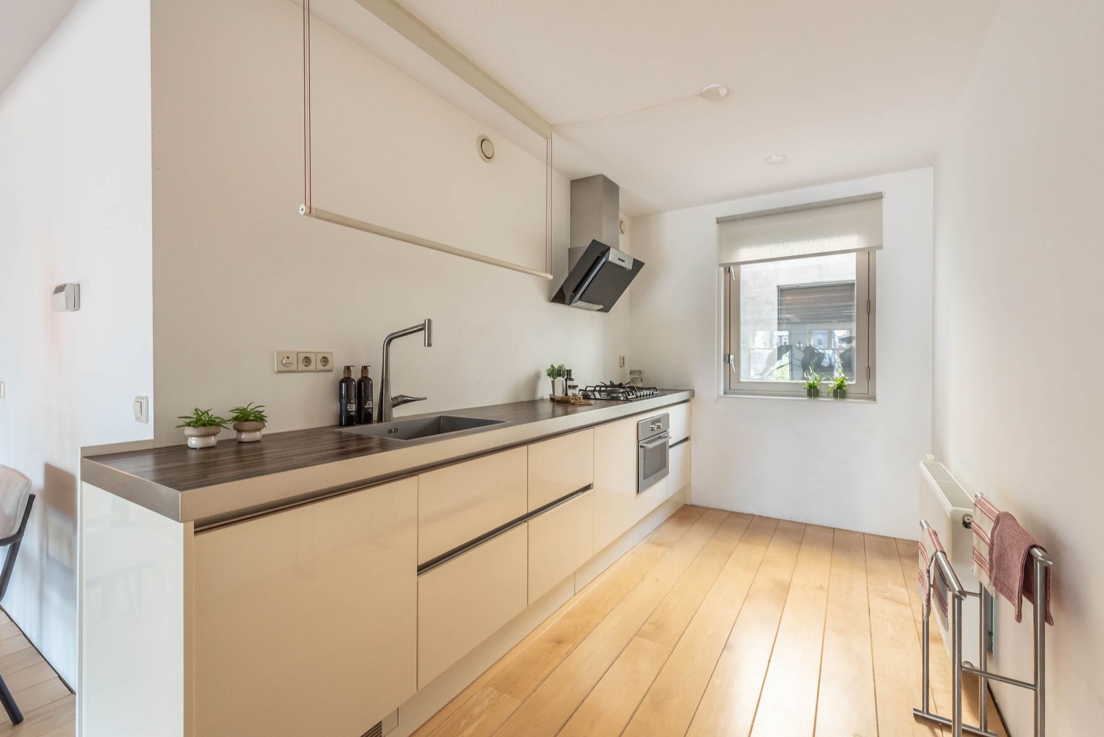 Photo 15 of Warmoesstraat 18-C