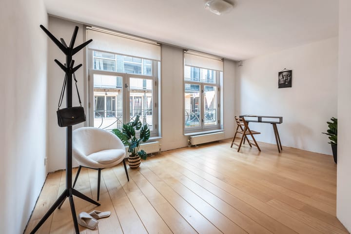 Foto 23 van Warmoesstraat 18-C