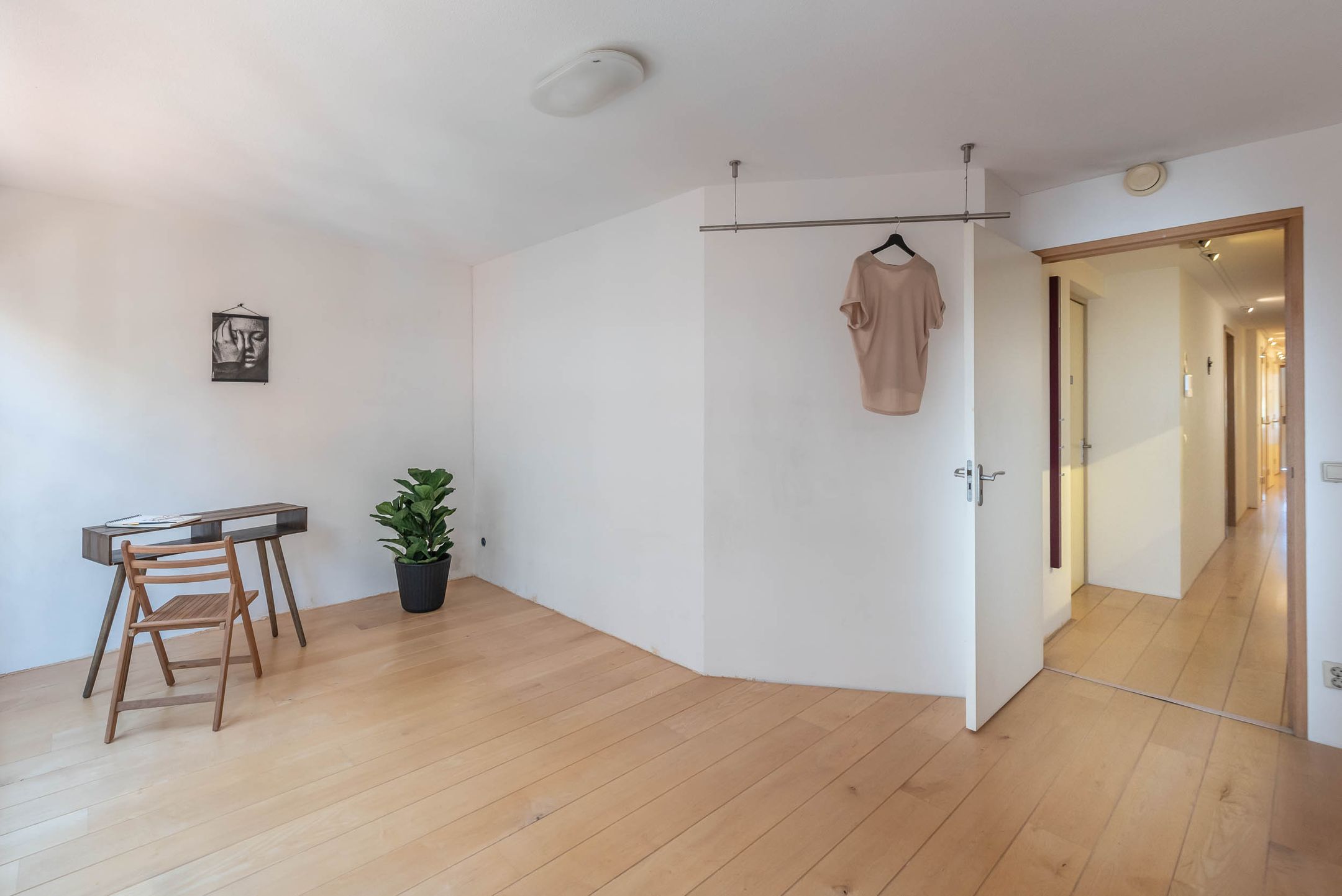 Photo 27 of Warmoesstraat 18-C