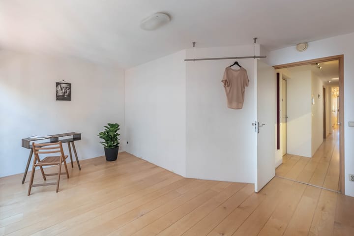 Foto 27 van Warmoesstraat 18-C