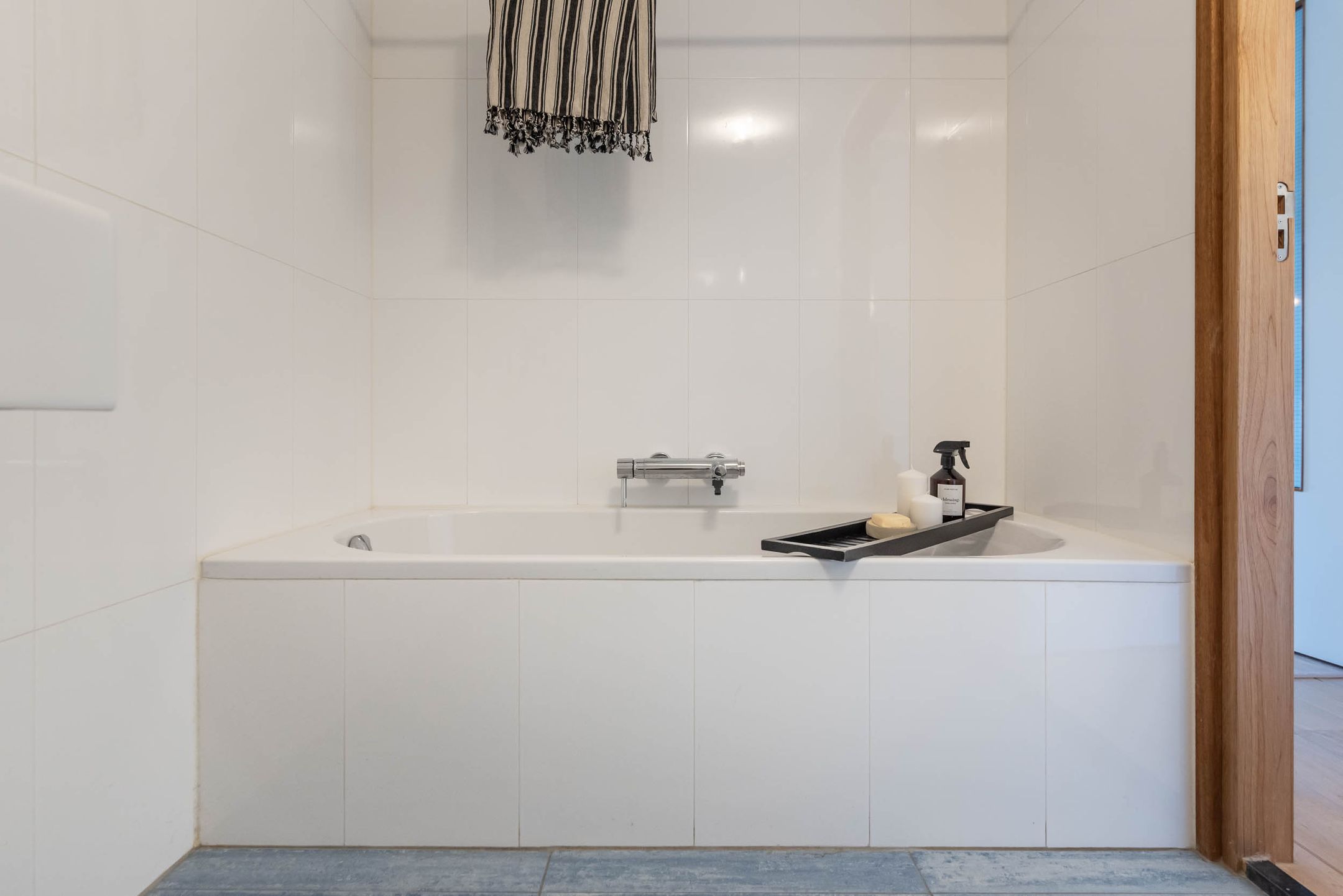 Photo 30 of Warmoesstraat 18-C