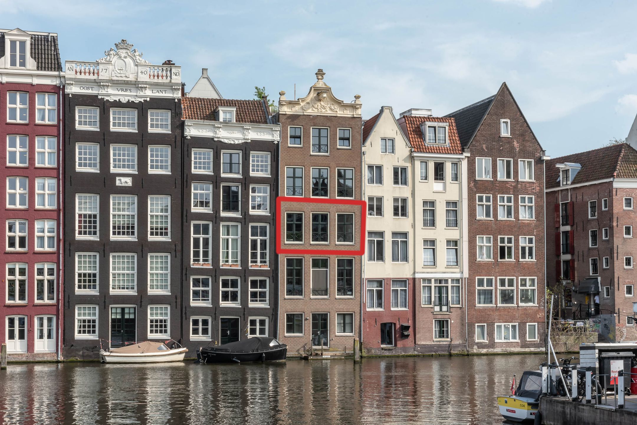 Photo 33 of Warmoesstraat 18-C