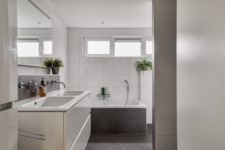 Foto 20 van Niftarlakestraat 14