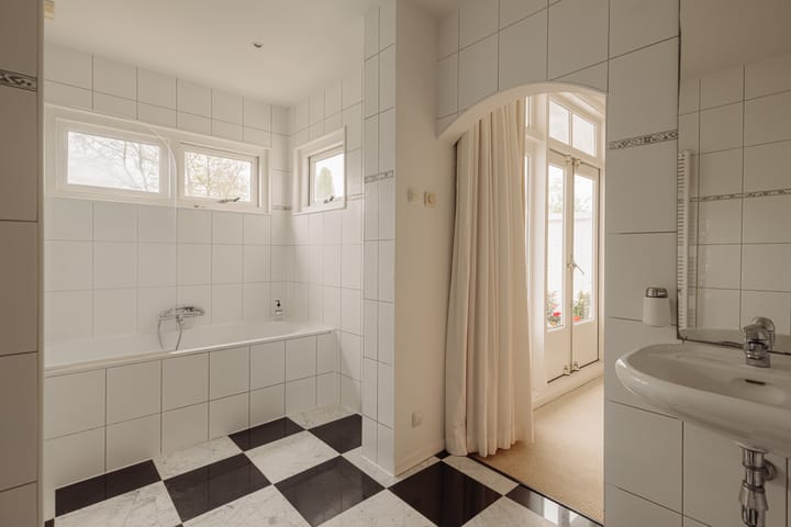 Foto 27 van Van Zuylen van Nijeveltstraat 60