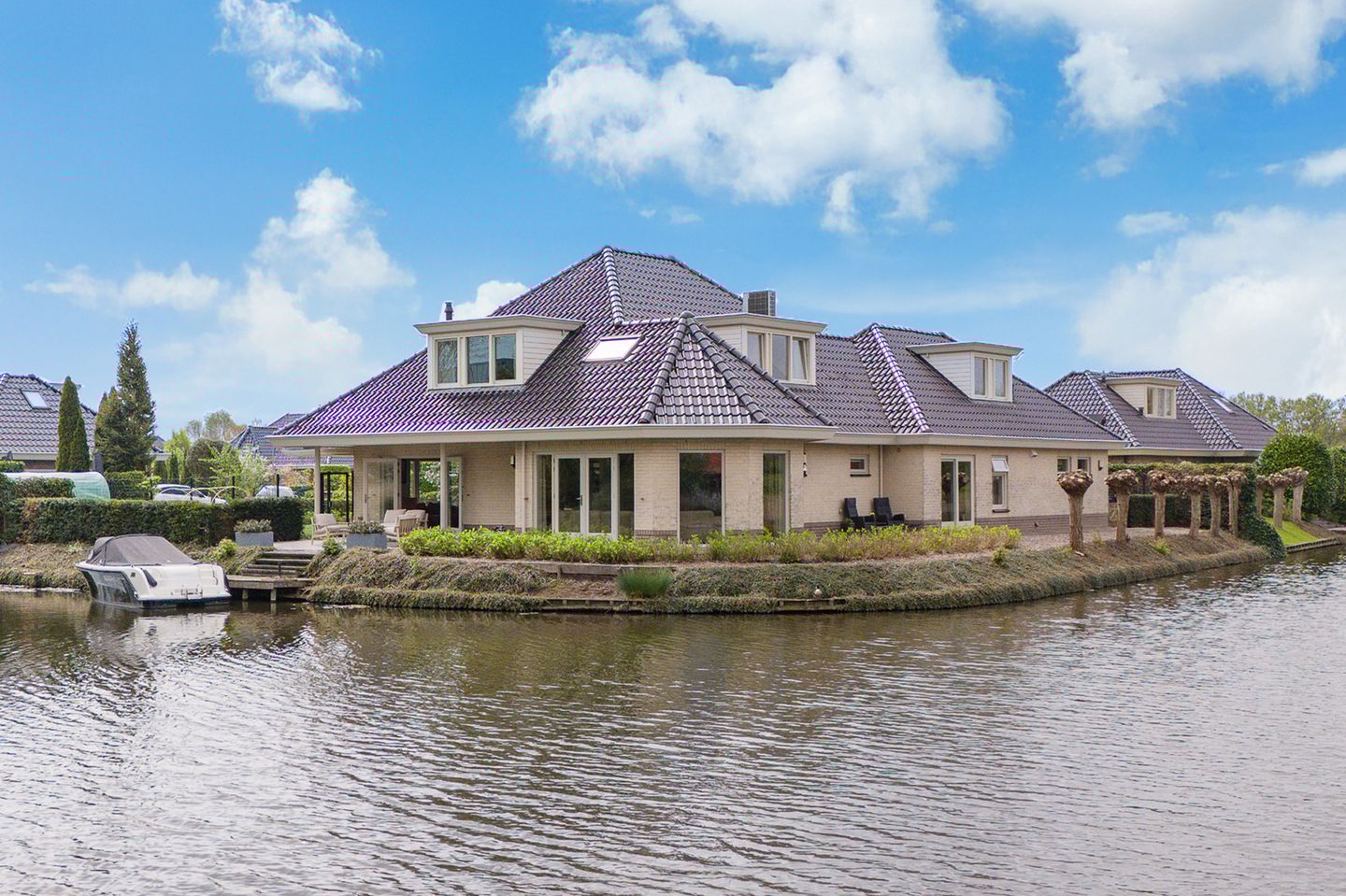 Foto 1 van Wijzend 44