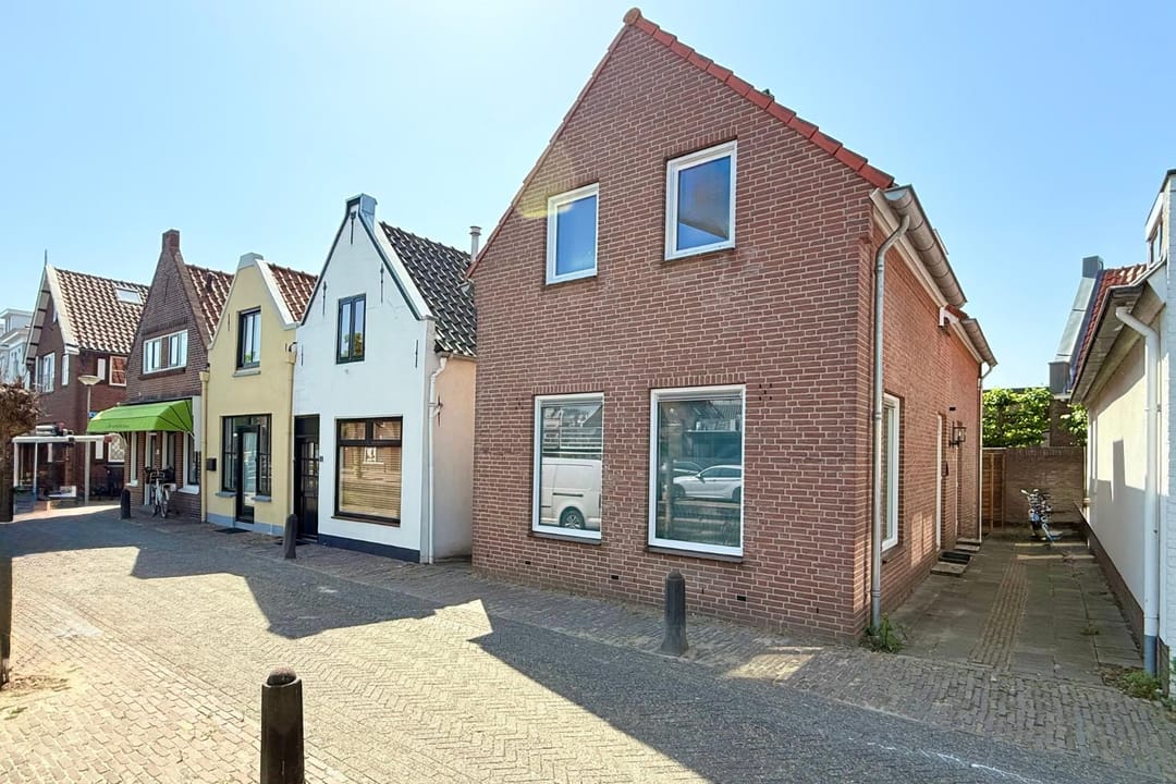 Koopwoningen - huizen te koop in [Funda]