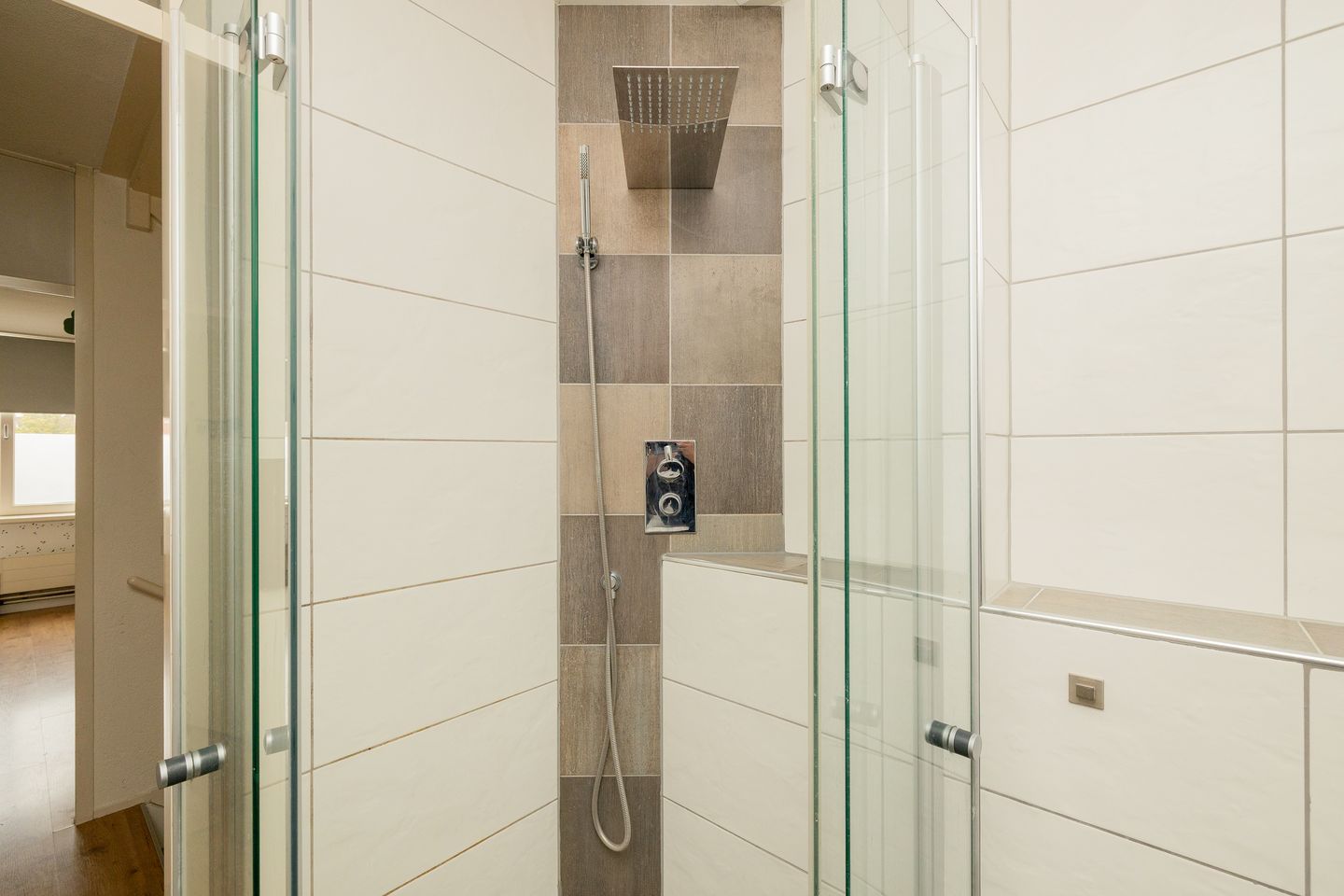 Photo 34 of Madelief 11