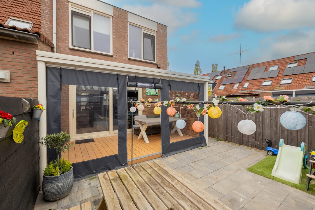 Photo 41 of Madelief 11