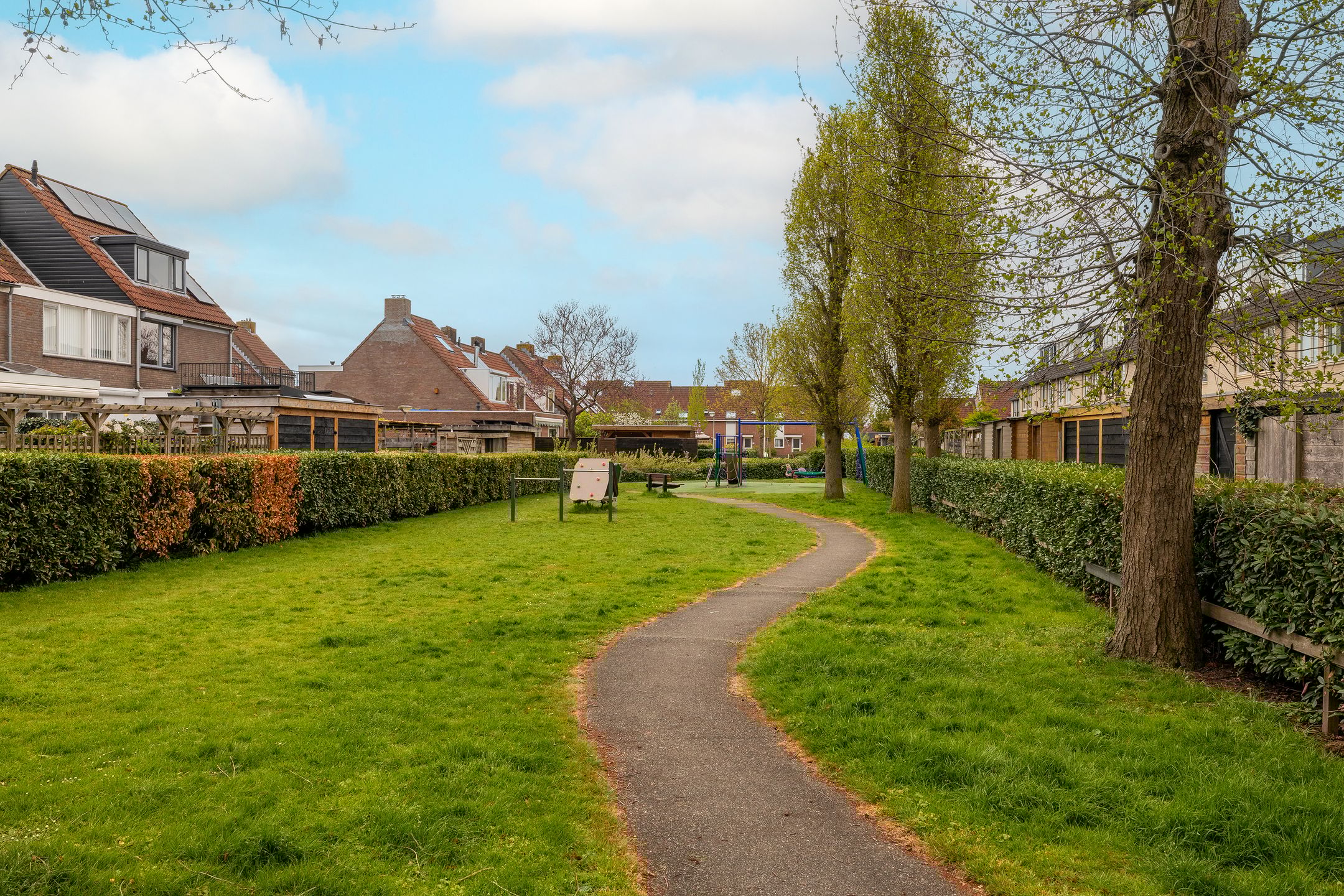 Photo 51 of Madelief 11