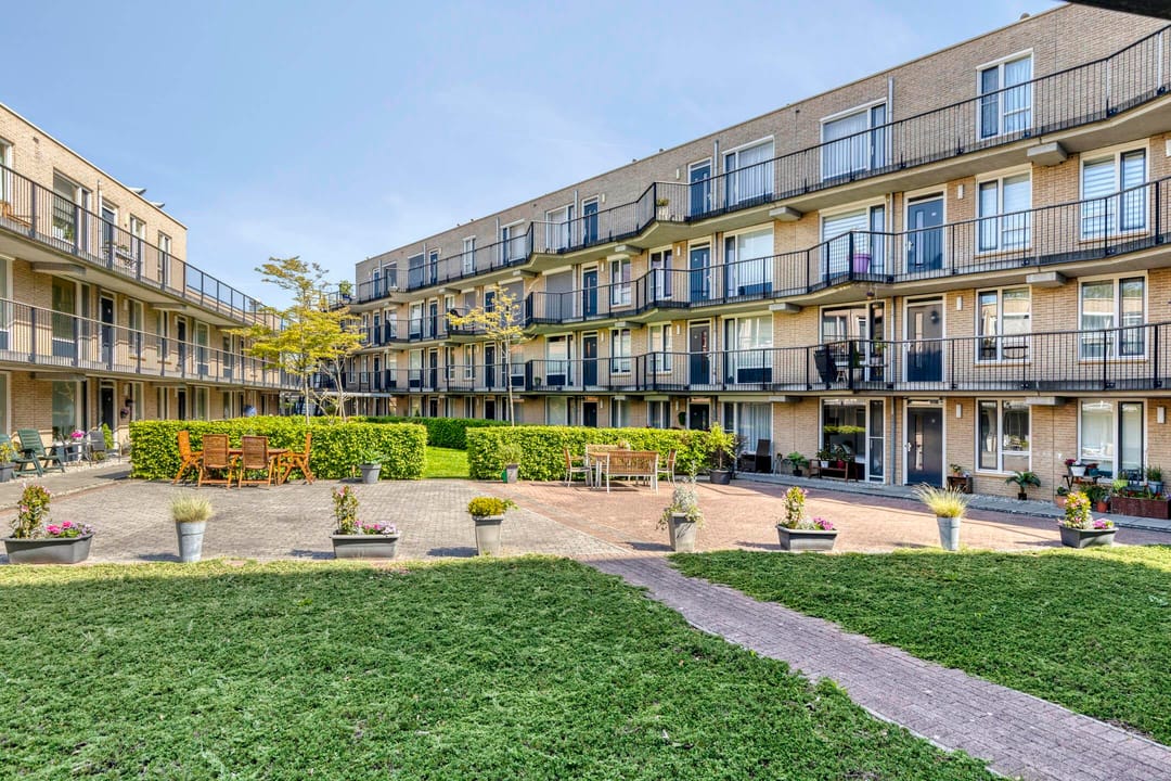 Foto 1 van Dokter De Liefdestraat 11