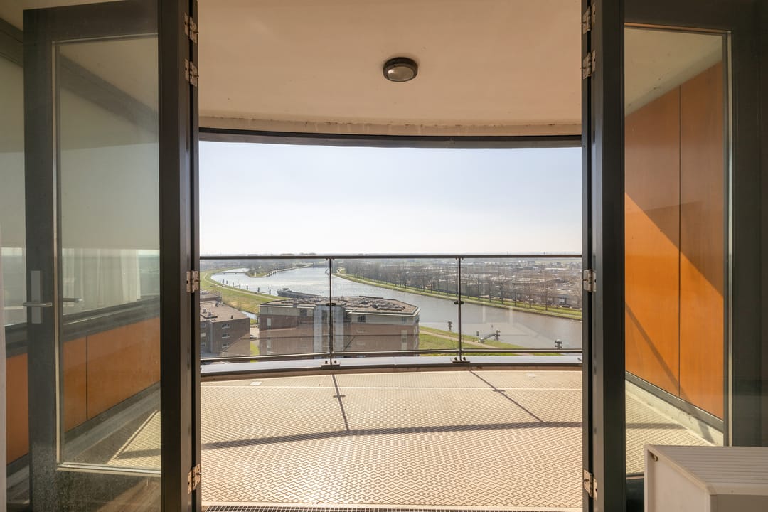 Foto 2 van Uiverplein 210