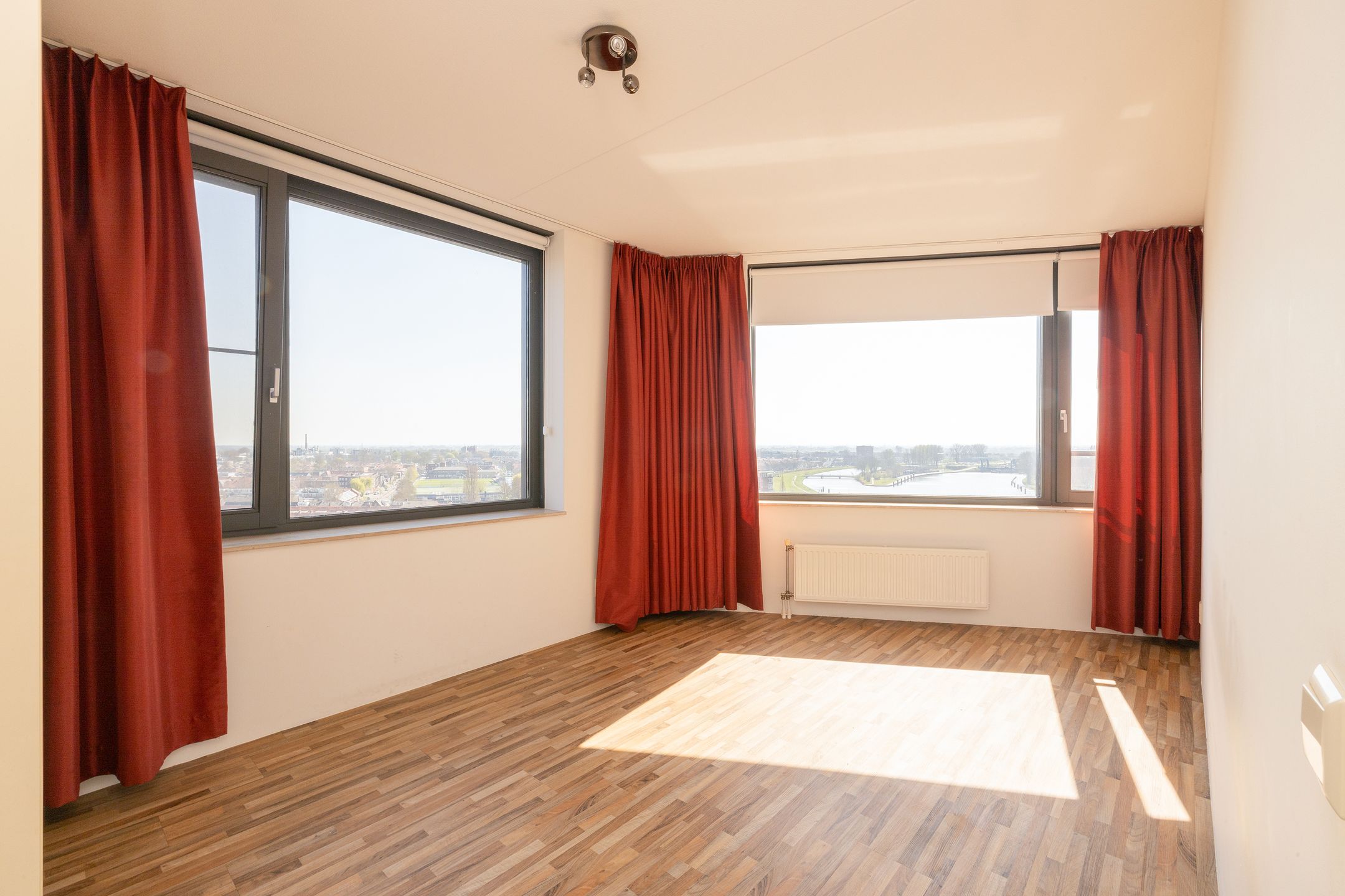 Foto 30 van Uiverplein 210