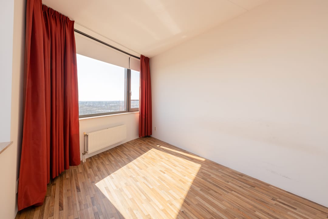 Foto 32 van Uiverplein 210