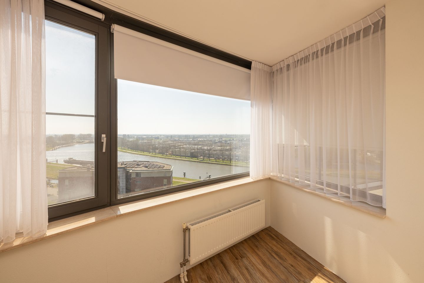 Foto 35 van Uiverplein 210