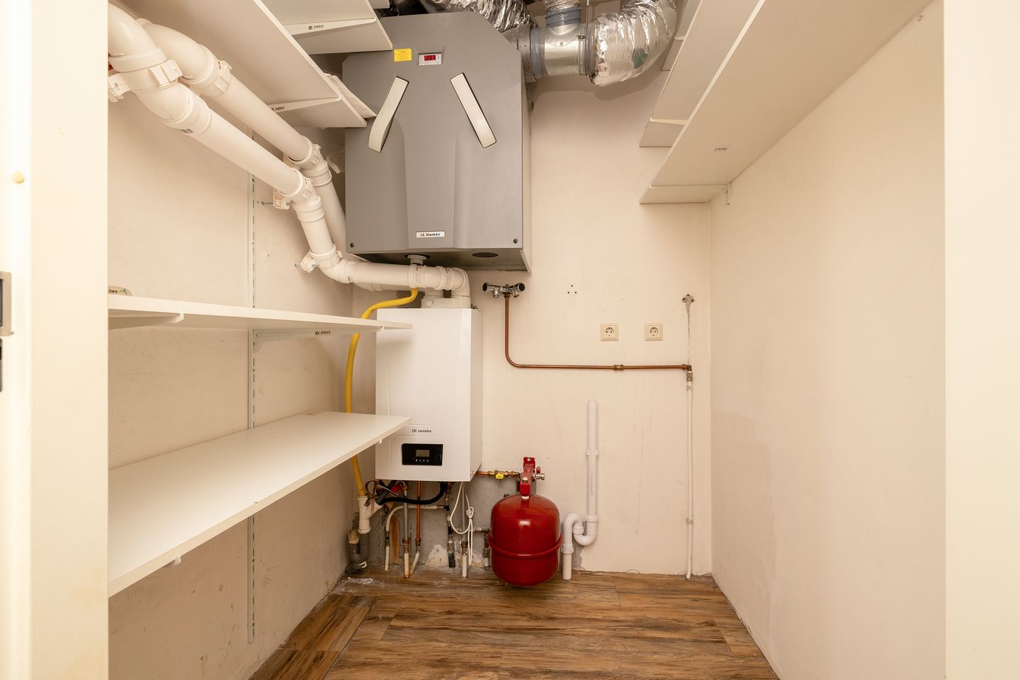 Foto 44 van Uiverplein 210