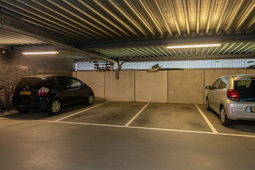 Foto 46 van Uiverplein 210