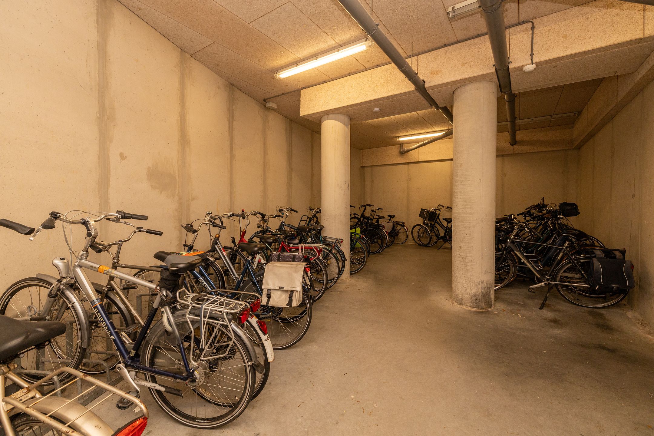 Foto 48 van Uiverplein 210