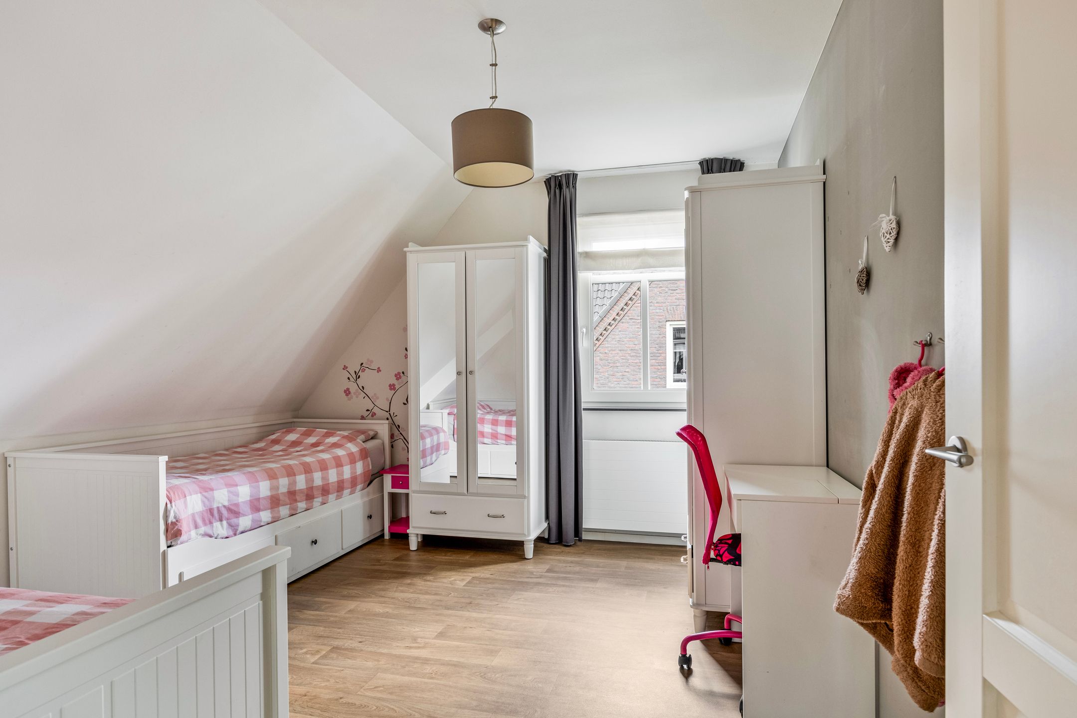 Foto 33 van Den Eik 16