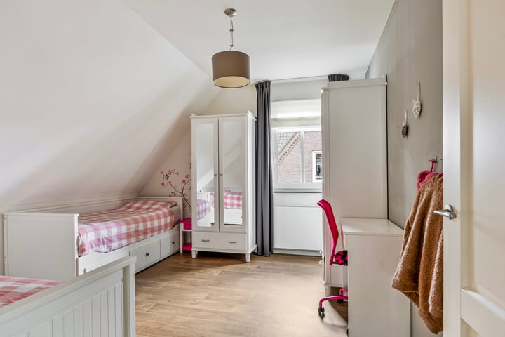 Foto 33 van Den Eik 16