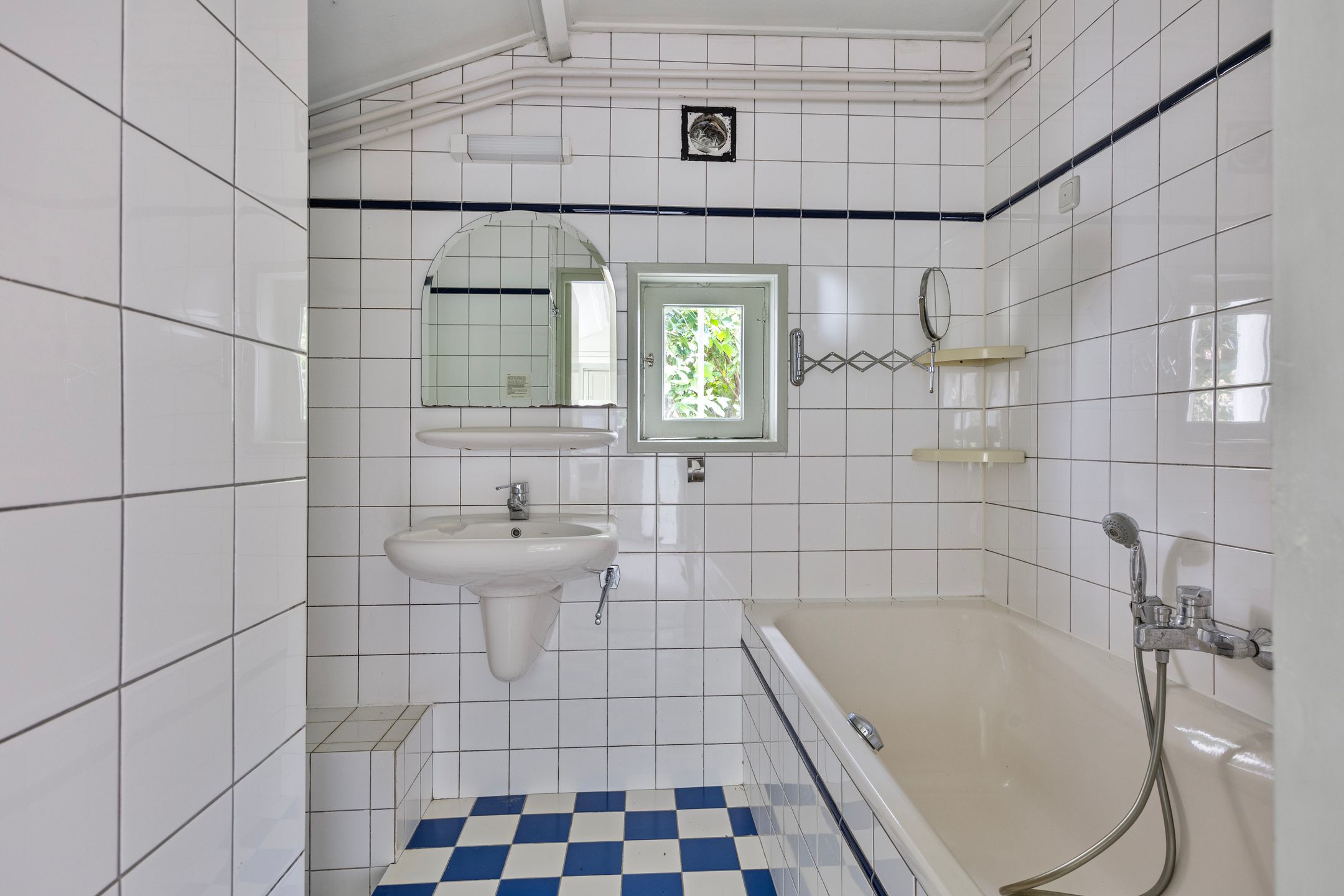 Photo 21 of Pastoriestraat 4