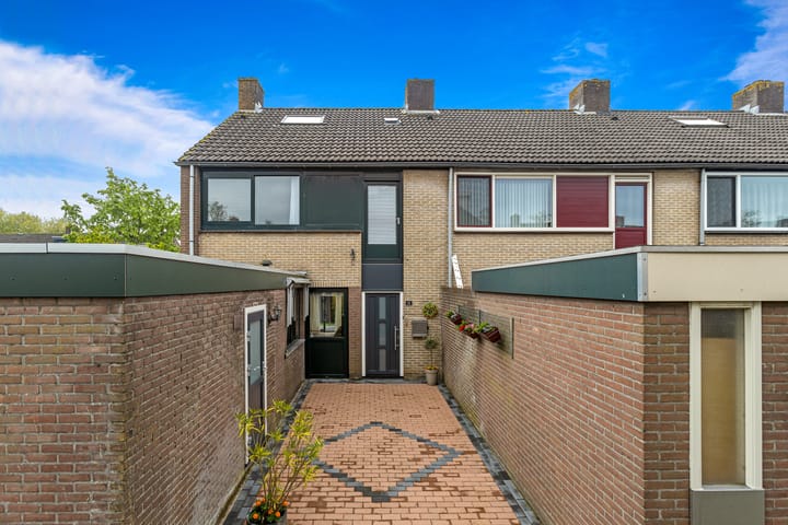 Photo 1 of Domela Nieuwenhuisstraat 12